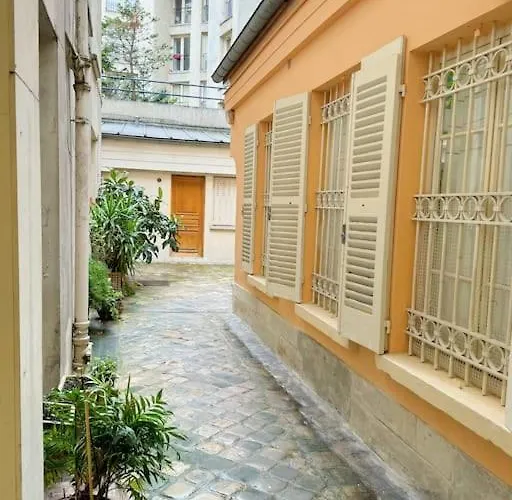 Rue Des Ecoles